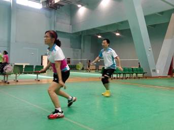 说明: E:\工作\2012.8-  万象城awc官网登录入口\0 分工会 工作\2017年 相关\5.13 四院羽毛球比赛\照片\陈天宁 老师提供\QQ图片20170515083649.jpg